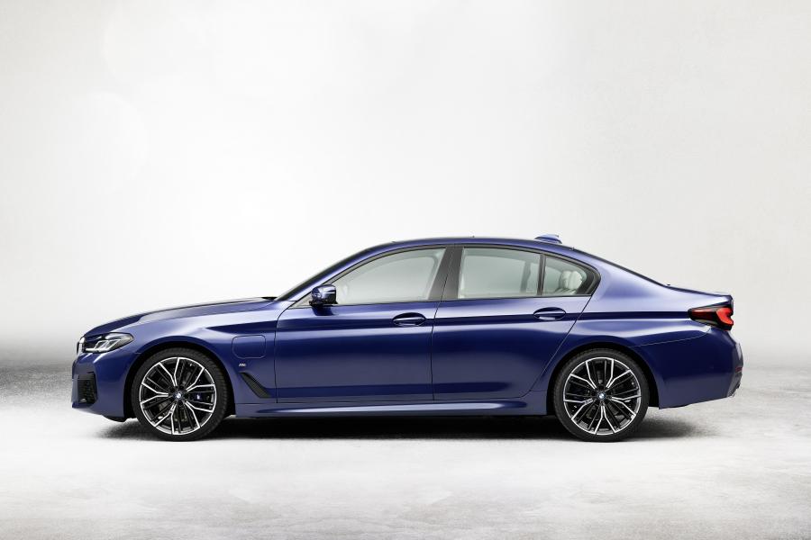  BMW 530e xDrive M Sport (G30) 2020 года  (WW) (фото 17 из 78)